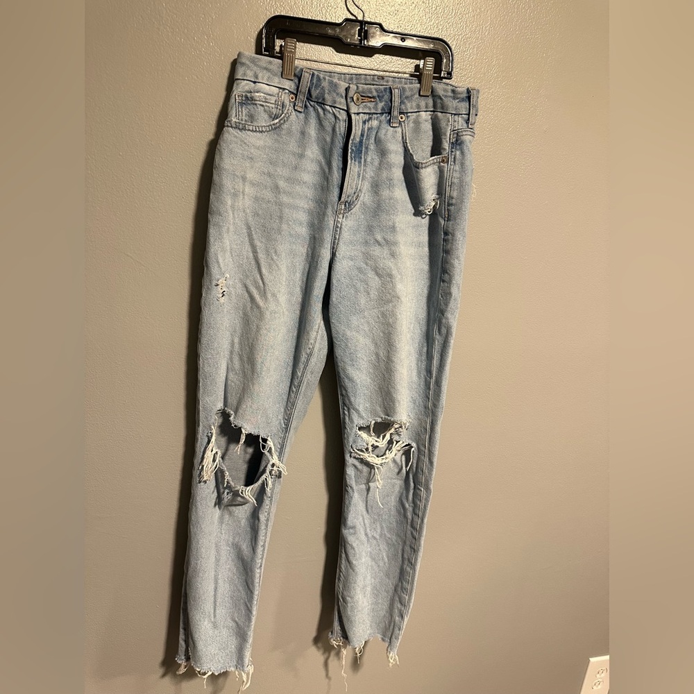 American Eagle Outfitters Light Blue Ripped Curvy Mom Jeans